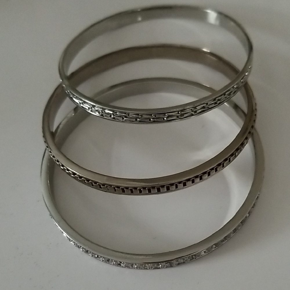 Elegant Silver Bangle Set